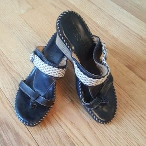 Lassen sandals size 7